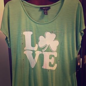 🍀 “Love” Shirt 🍀